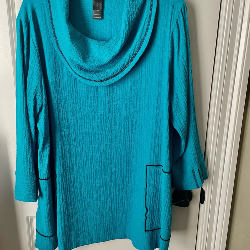Beautiful blue Ali Miles top very gently worn.